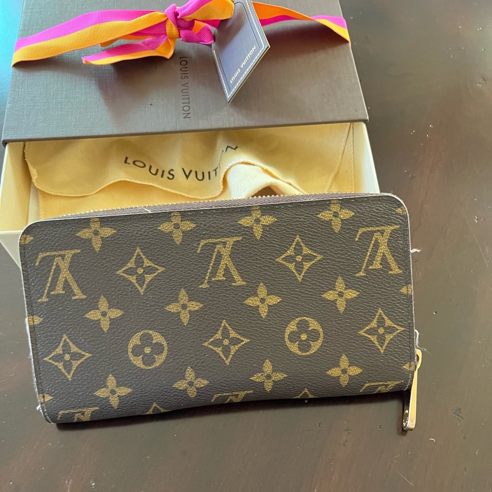 Authentic Louis Vuitton Zippy Wallet Brown Monogram - very good condition